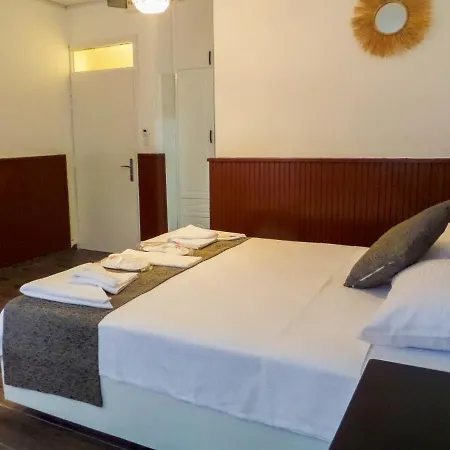 Hotel Zulu *